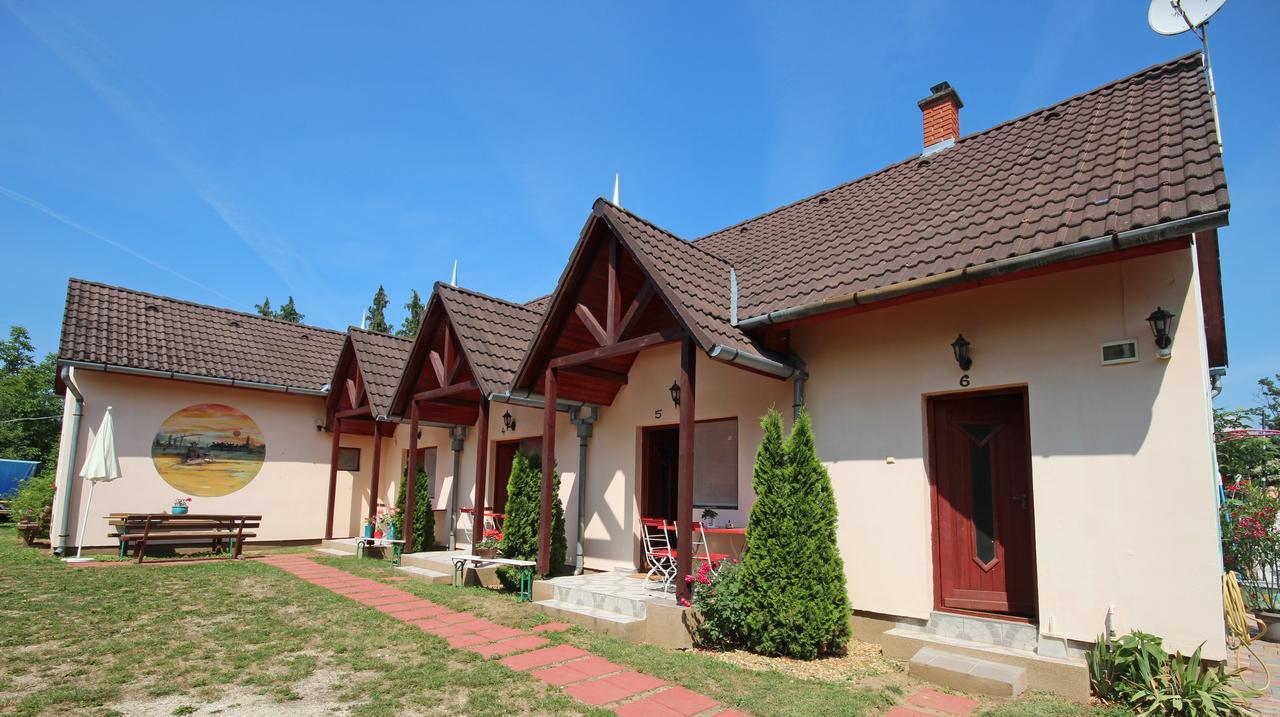 Pension Elisabeth Balatonlelle Exterior foto